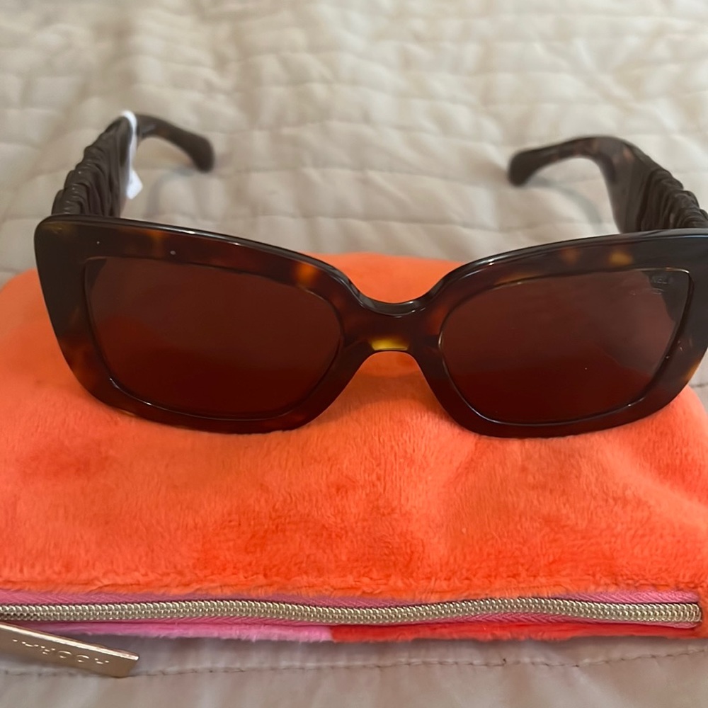 CHANEL sunglasses